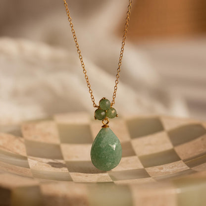 Collar de lágrima de jade 