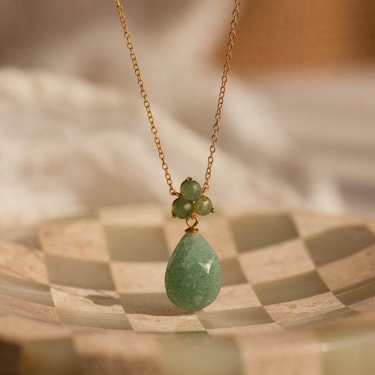 Collar de lágrima de jade 