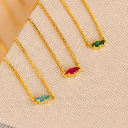 Delicado collar con piedra de nacimiento de marquesa