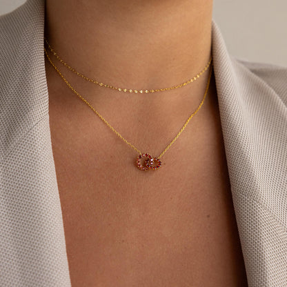 Collar con dos piedras de nacimiento entrelazadas