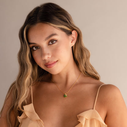 Collar de trébol de jade pavé