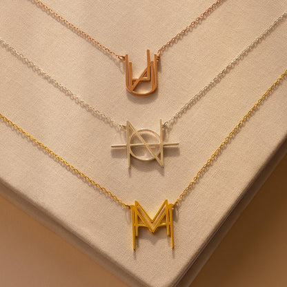 Collar con monograma de nombre moderno