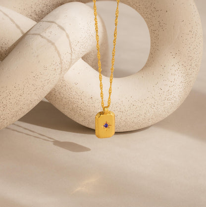 Collar de estrella con piedra de nacimiento acanalada