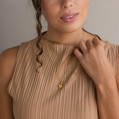 Collar de mano con piedra de nacimiento y mal de ojo