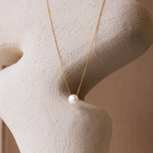 Collar clásico con colgante de perla