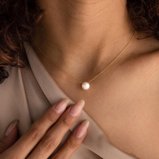 Collar clásico con colgante de perla