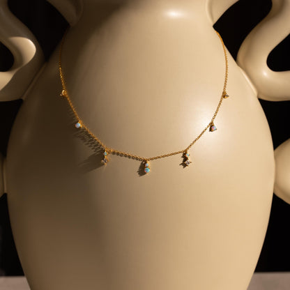 Collar de estación de diamantes y ópalo