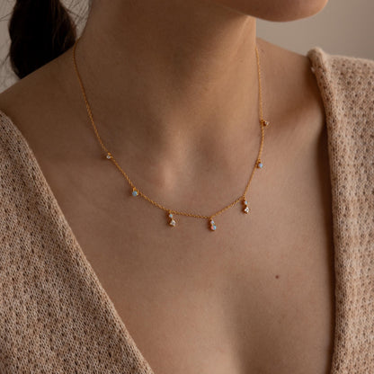 Collar de estación de diamantes y ópalo