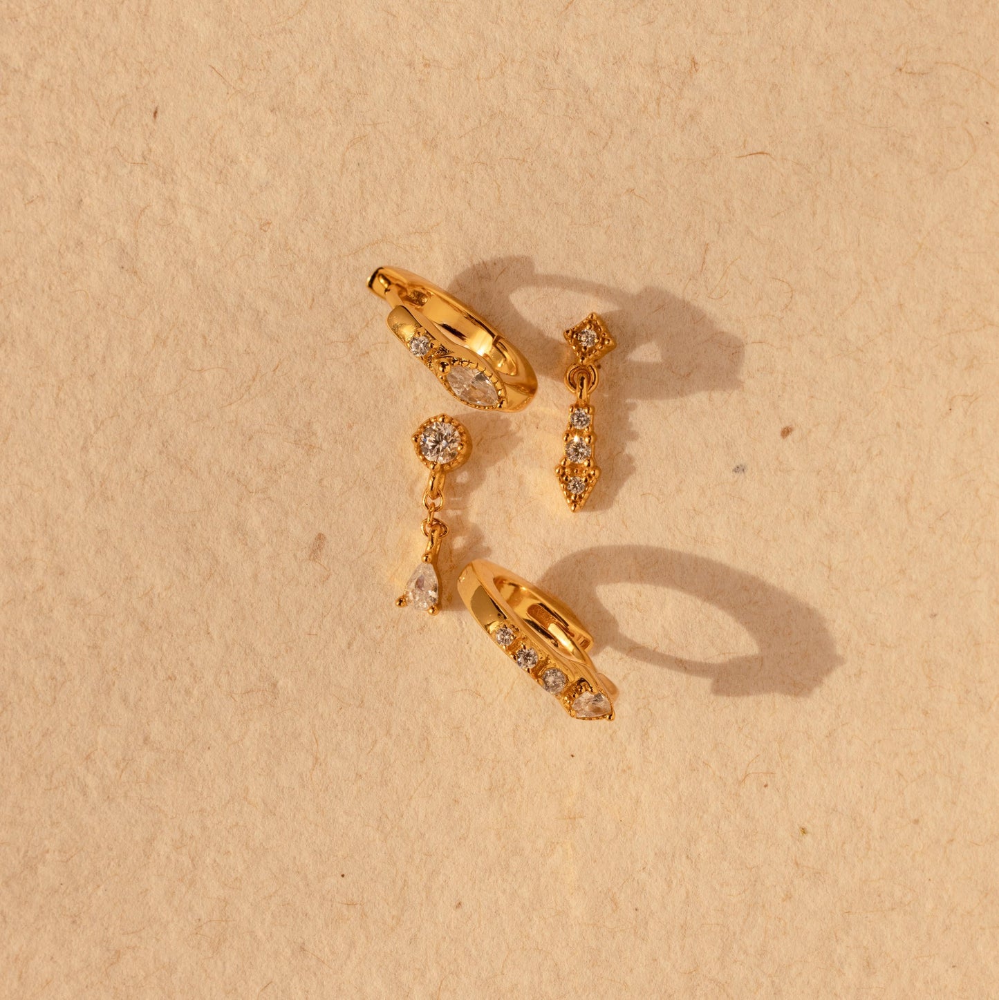 Zierliches Pavé-Ohrring-Set