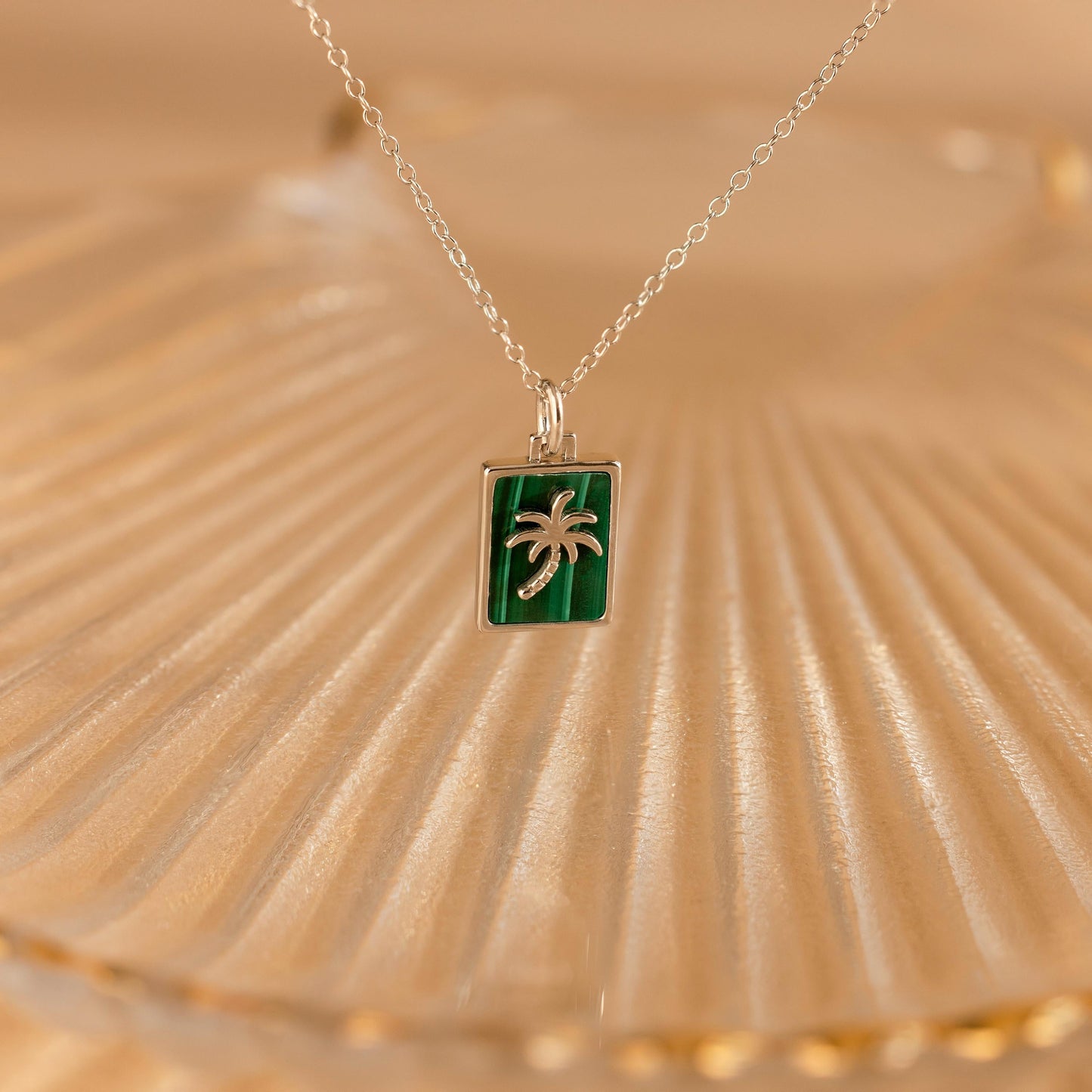 Collar de palmera de malaquita