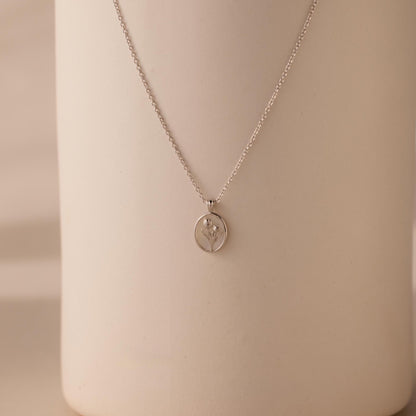 Collar de tulipanes y perlas
