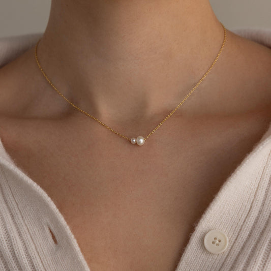 Delicado collar de perlas Duo