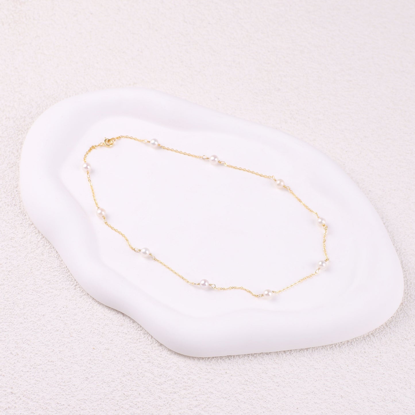 Halsband mit zehn Perlen 