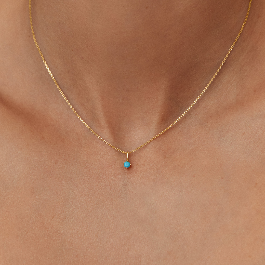 Collar con colgante de piedra de nacimiento pequeña de oro blanco macizo