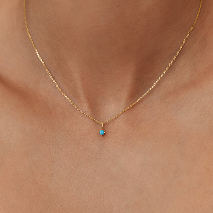 Collar con colgante de piedra de nacimiento pequeña de oro